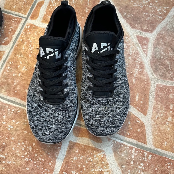 Running shoes/ sneakers - Picture 1 of 3